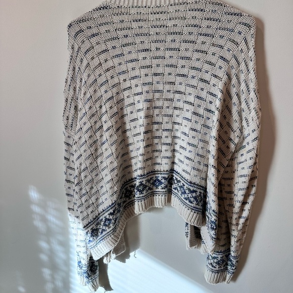 Women’s Cardigan - Picture 5 of 8